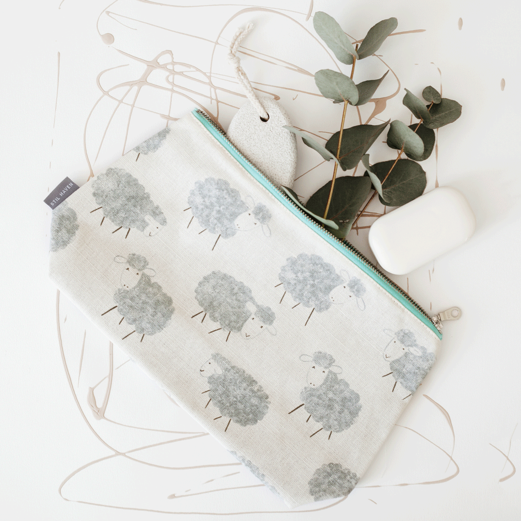 Stil Haven baa baa sheep farm print wash bag