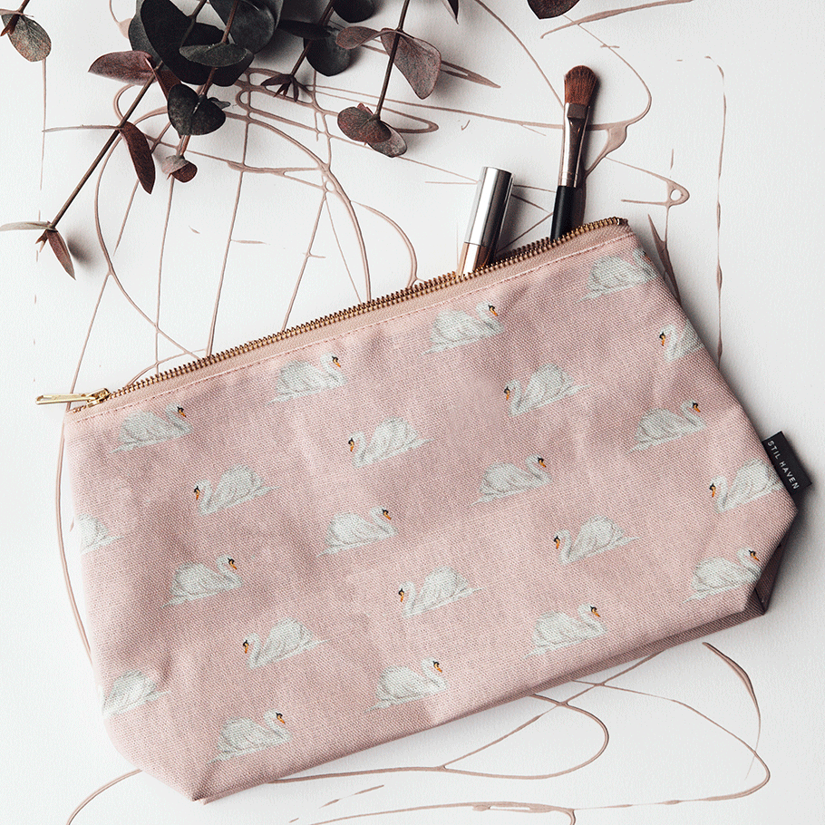 swan print wash bag