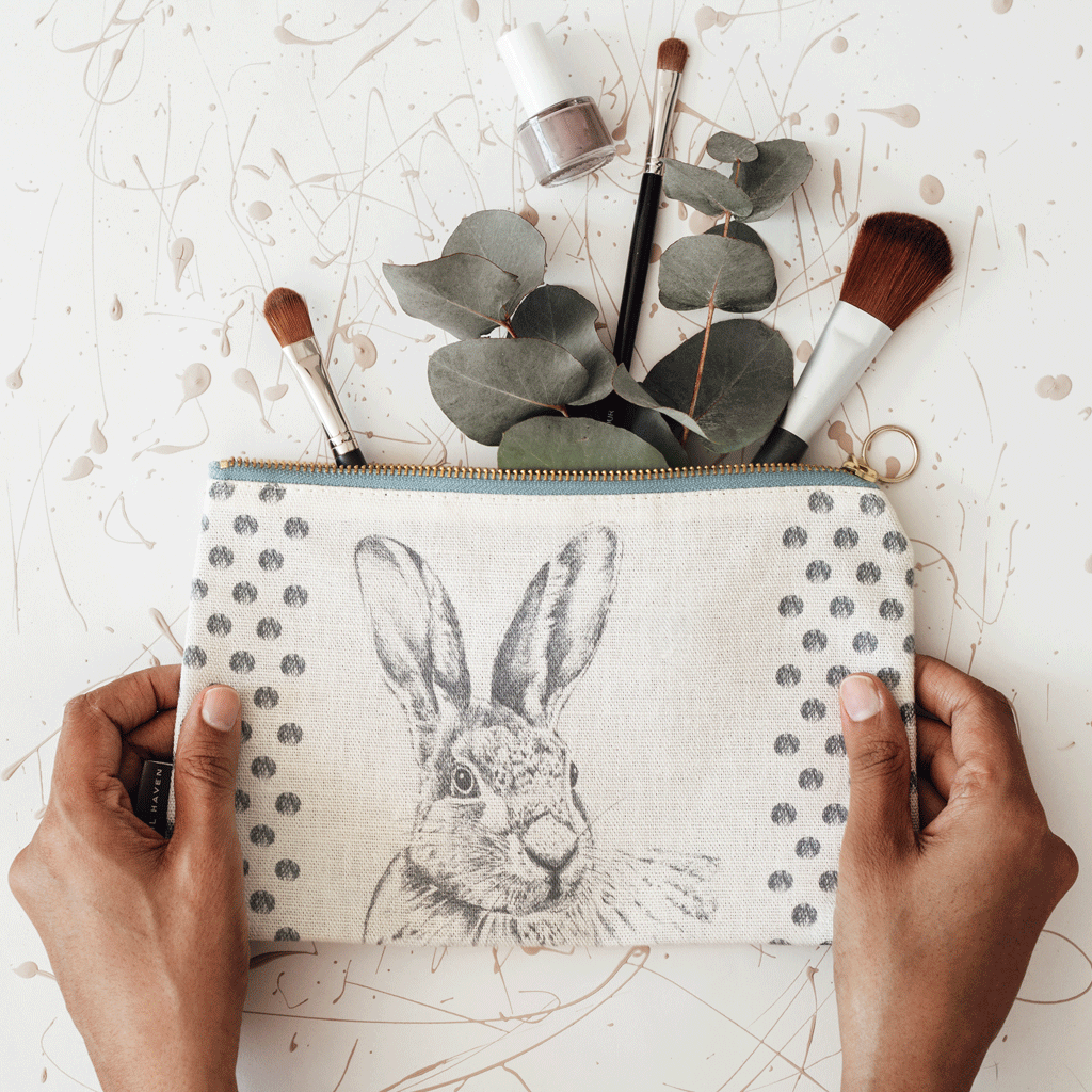 Stil Haven hare makeup bag