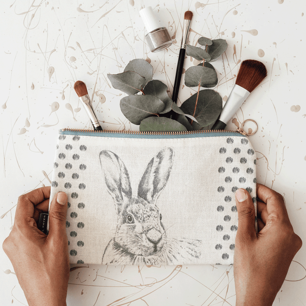 Stil Haven hare makeup bag
